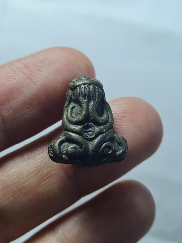 พระเก่า  ไม่ทราบที่ องค์ละ 590