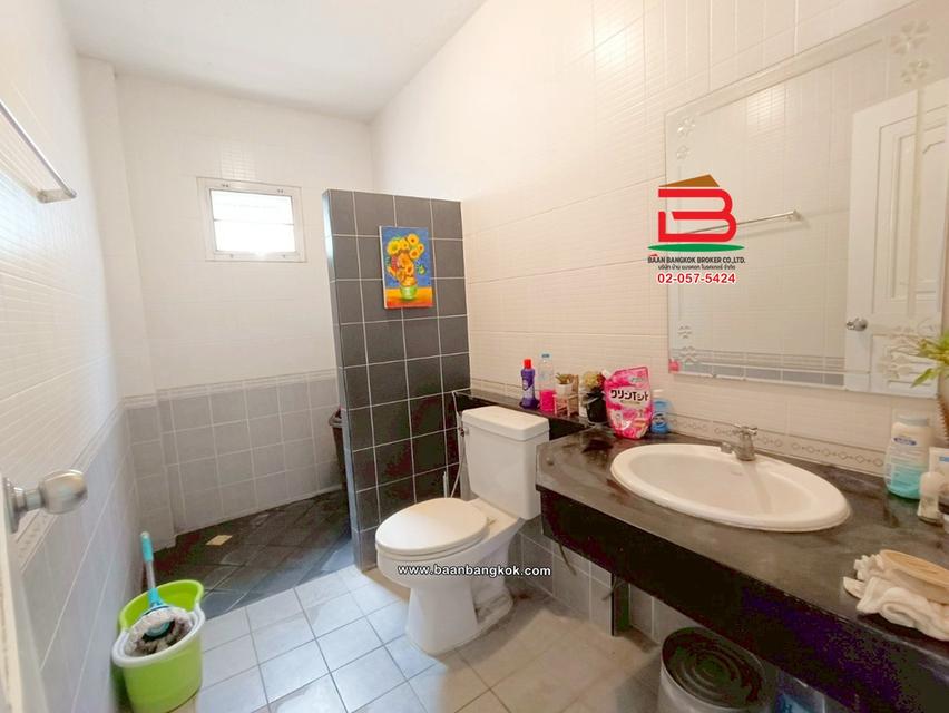 บ้านเดี่ยว 2 ชั้น เนื้อที่ 53.5 ตร.ว. หมู่บ้านนนทิชา ลำลูกกา คลอง 8 (ทางไปวัดดอนใหญ่) ถนนลำลูกกา ตำบลลำลูกกา อำเภอลำลูกกา ปทุมธานี 16