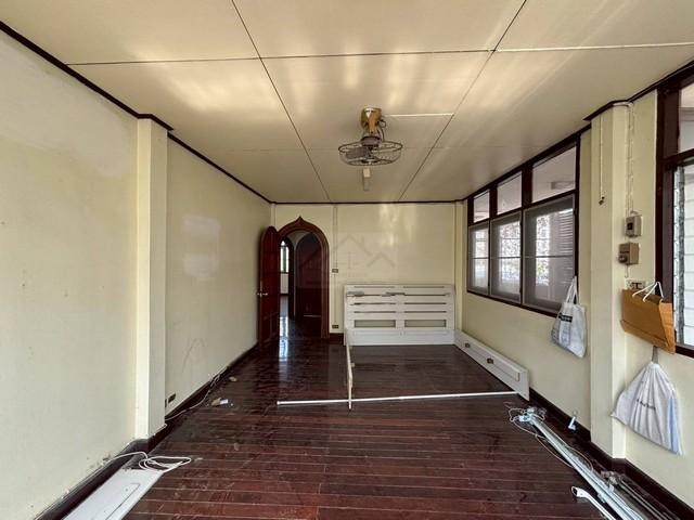 ขายบ้านเดี่ยว 2 ชั้นหลังมุม ซอยลาดพร้าว 109 ซอยข้าง รพ.เวชธานี ใกล้เดอะมอลล์บางกะปิ ใกล้รถไฟฟ้าสายสีเหลือง ขายตามสภาพ เหมาะซื้อลงทุนรีโนเวทขาย หรือรีโ 7