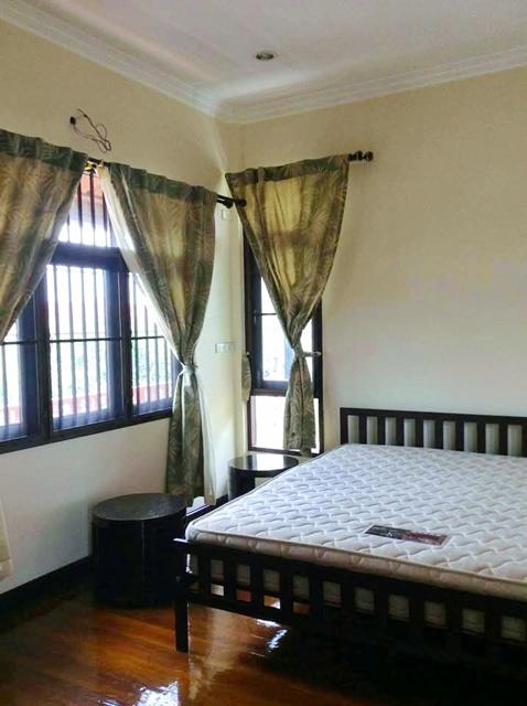 กรุงเทพกรีฑา5-7-9 บ้านเดี่ยว 2 ชั้นหลังมุม 4นอน 40 ตร.วา. MRTแยกลำสาลี 800 ม. 160 ตร.ม. 3 น้ำ พร้อมเฟอร์ฯ . รร.นานาชาติเ 2