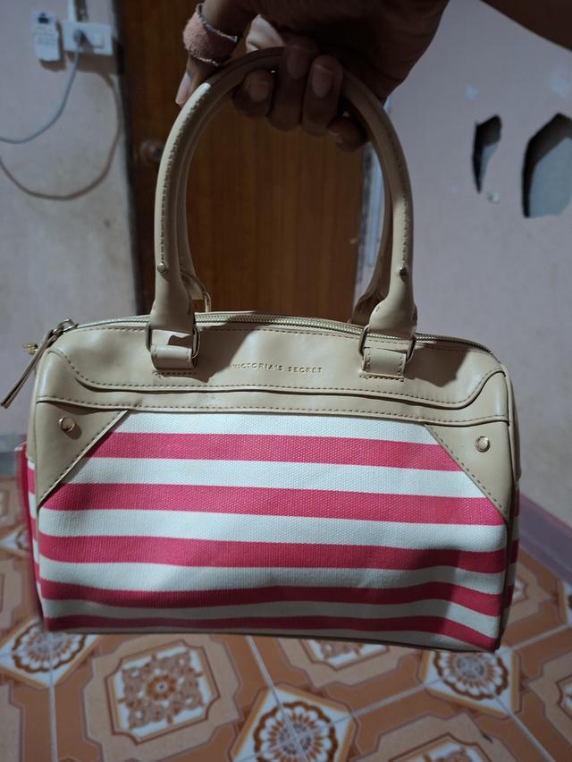 กระเป๋าถือ แบรน victorai secret