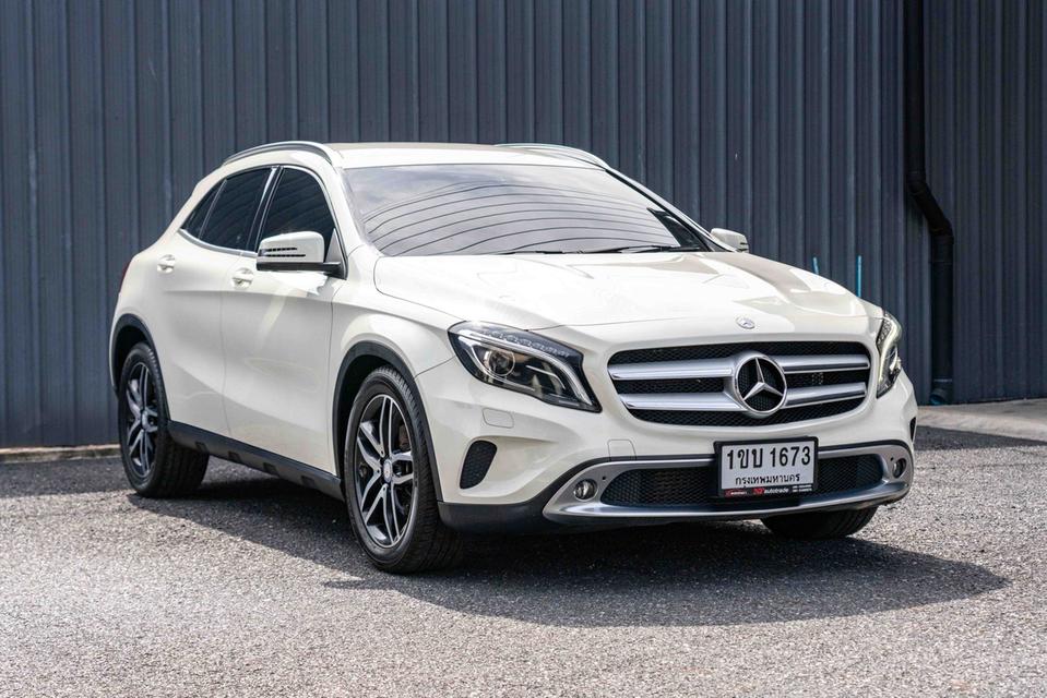 (แจ้งรหัสรถ NP1673) 🚘 Mercedes-Benz GLA 200 2015