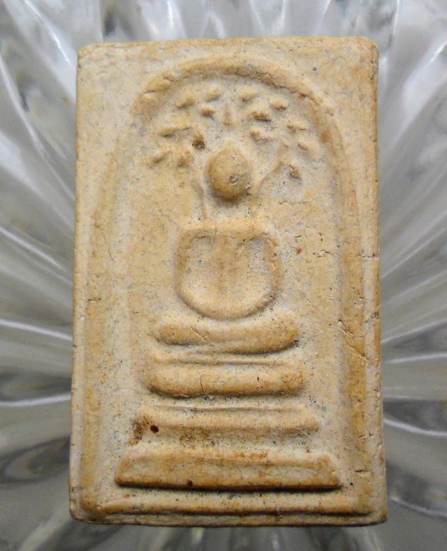 เหรียญนั่งพานหลวงพ่อเกษมเขมโกค่ะ 15