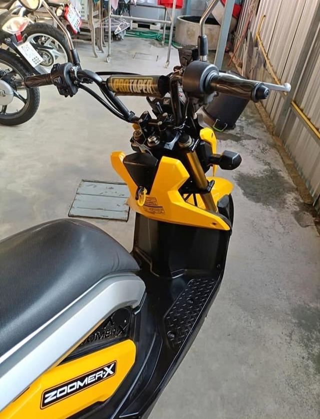 Honda Zoomer X สีเหลือง 3