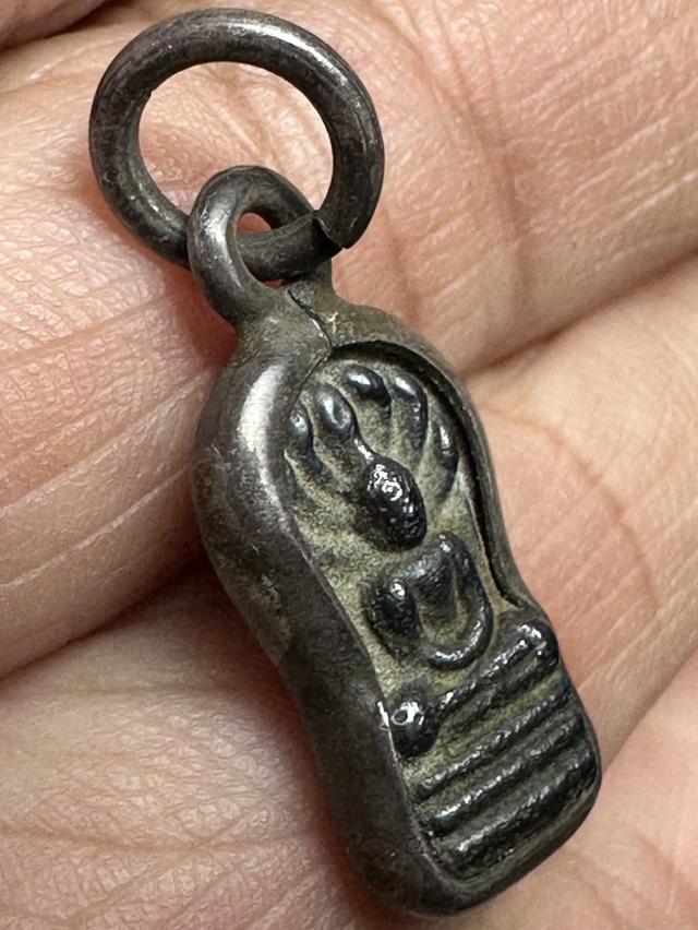 พระปิดตาเนื้อเมฆพัตร ล.ป.ใจ เลี่ยมเงิน