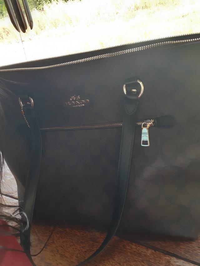 กระเป๋า coach. สีน้ำตาล