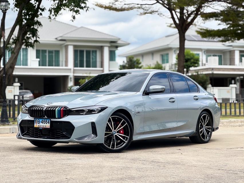 รหัสรถ AVA4664 🆙 BMW 330e M Sport LCI โฉมใหม่ ปี 2023 ตัว Top