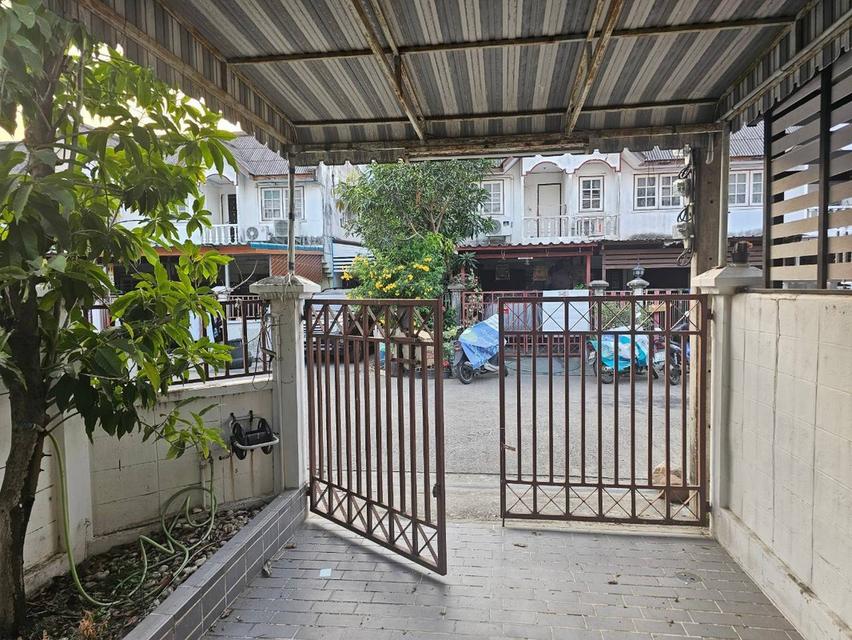 บ้านทาวเฮาส์ ใกล้รถไฟฟ้า 3