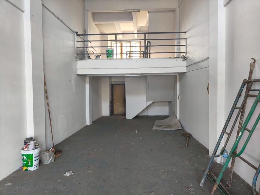 ให้เช่าหรือขาย อาคารพาณิชย์ 4 ชั้น 2 คูหา คูหาละ 20 ตร.ว. ติดถนนเศรษฐกิจ 1 ตำบลนาดี เมืองสมุทรสาคร 3