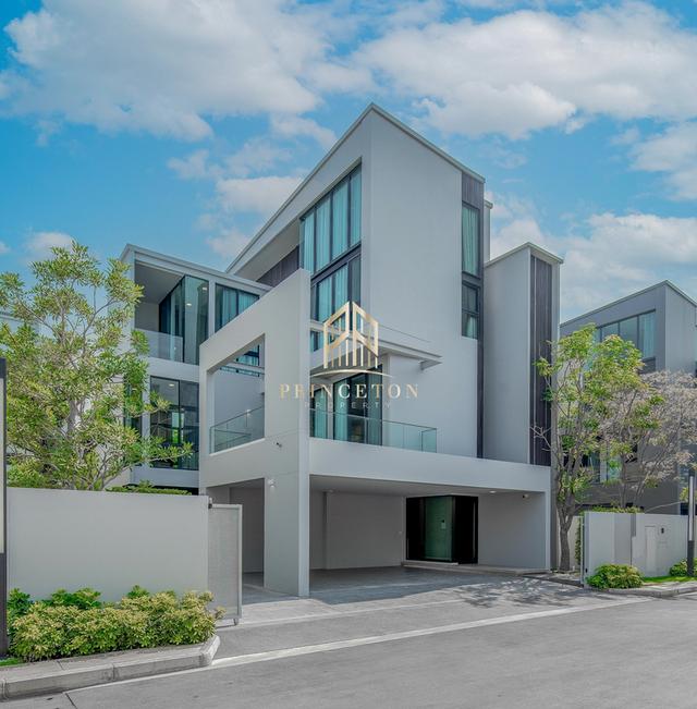 Luxury House for rent Vive 2 Krungthrep Kreetha  ให้เช่าบ้านเดี่ยว3ชั้น โครงการบ้าน Vive2 กรุงเทพกรีฑา 2