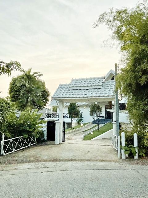 รวมโชคมอลล์ Homepro สันทราย Central Festival รร.บ้านศรีบุญเรือง 1.3 กม. เช่าบ้านพักพูลวิลล่า 2ชั้น พร้อมสระว่ายน้ำส่วนตั 1