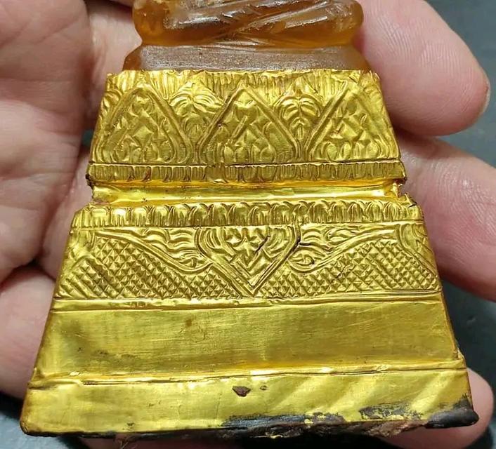 พระแก้วเลี่ยมฐานทองคำ