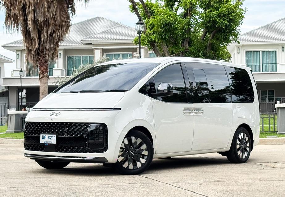 Hyundai Staria 2.2 Premium Sunroof ปี 2023 สีขาว Top สุด เจ้าของเดียว ออฟชั่นเต็ม