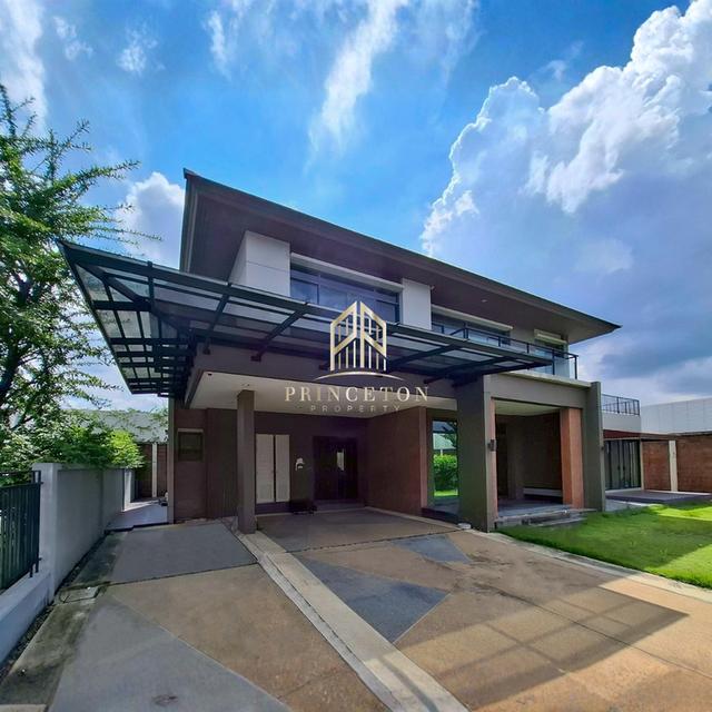 Grand Bangkok Boulevard Rama 9 A luxurious corner home located on New Krungthep Kreetha Road 3