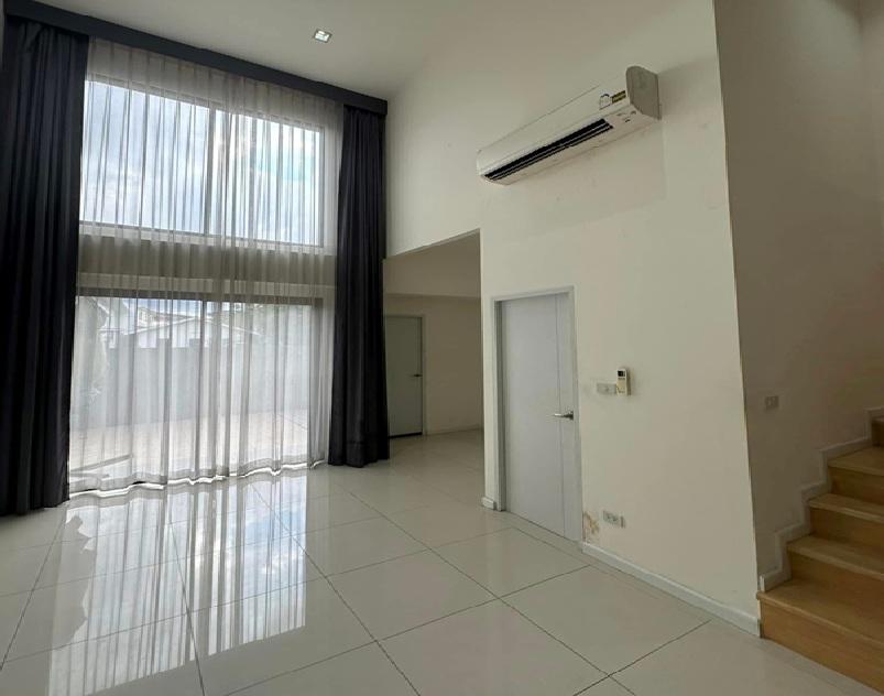 ให้เช่าทาวน์โฮม 3.5 ชั้น โครงการ วาย เรสซิเดนท์ สุขุมวิท 113 , Y RESIDENCE โครงการหรู / ถนนศรีนครินทร์ / ใกล้ BTS สำโรง 3