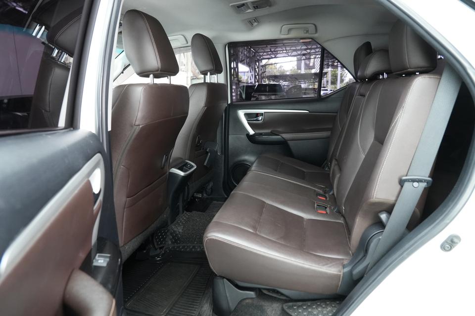 2015 TOYOTA FORTUNER 2.7 V 2WD SUV สีขาว เครื่องยนต์เบนซิน เลขไมล์ 102204 กม. 15