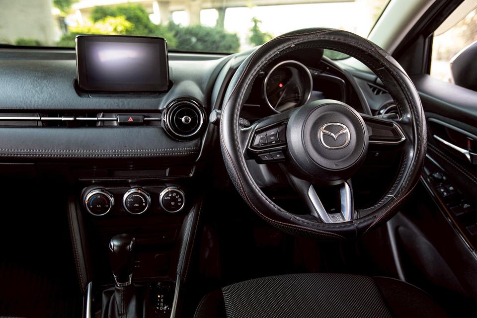 Mazda2 1.3 HighConnect Sport ปี 2017 สีน้ำตาล มือเดียวป้ายแดง 13