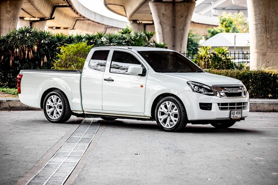 Isuzu D-Max Space Cab 2.5L ดีเซล ปี 2013 สีขาวเกียร์ธรรดา  4