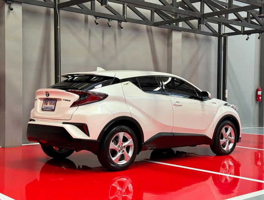 2019 TOYOTA CHR HV HI รถมือเดียวออกป้ายแดง รถวิ่งน้อย เข้าศูนย์ตามระยะ รถไม่เคยมีอุบัติเหตุครับ รูปที่ 3