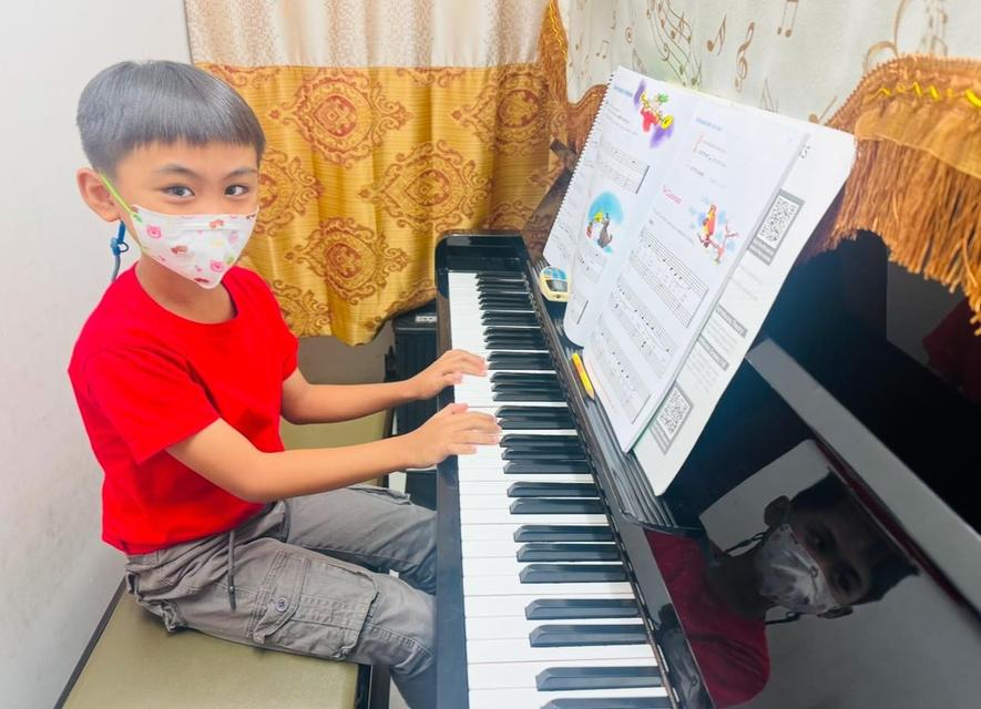 รับสอนเปียโน ที่ Fin Music School