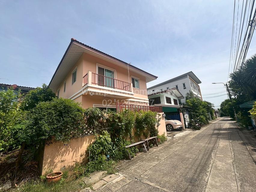 บ้านเดี่ยว 2 ชั้น ซอยบางกร่าง 52  ใกล้ถนนราชพฤกษ์ ถนนบางกรวย-ไทร้อย ต.บางกร่าง อ.เมืองนนทบุรี จ.นนทบุรี