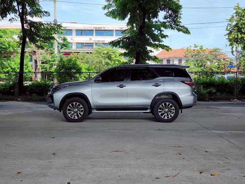 ขายรถ Toyota Fortuner 2.4V 2wd ปี 2023 สีเทา เกียร์ออโต้ 7