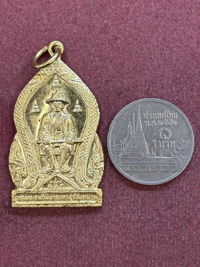 เหรียญ พลังแผ่นดิน กรมพระราชวังบวรมหาสุรสิงหนาท หลัง พระนารายณ์ทรงครุฑ พ.ศ.๒๕๑๙ กะไหล่ทอง สวยครับ รูปย่อยที่ 3