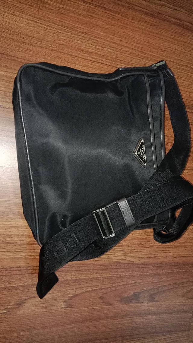 กระเป๋าสะพายผู้ชาย หญิง มือ2