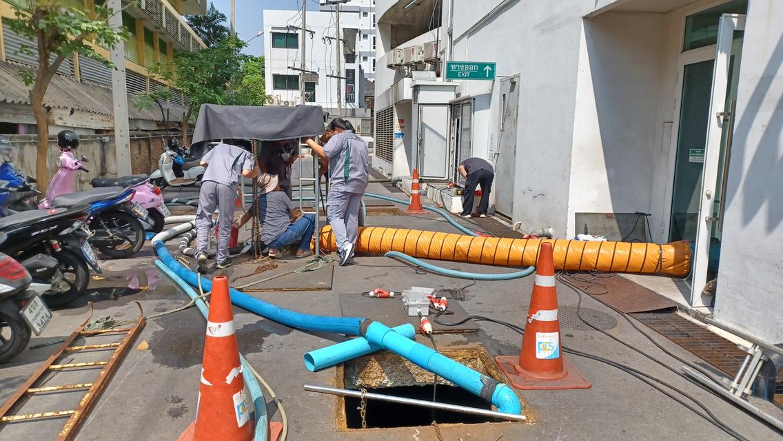 บริการล้างบ่อน้ำเสืย 0845334766 ลอกท่อระบายน้ำเสืย
