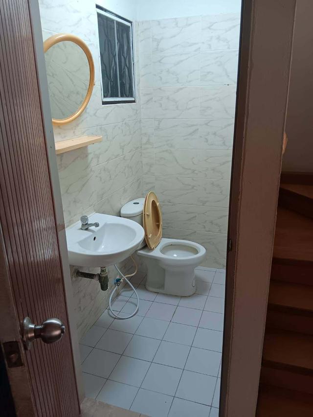 ให้เช่าบ้านเลี้ยงสัตว์ได้ ทาวเฮ้าส์ 2 ชั้น หมู่บ้านถาวรวิลล่า ลำลูกกาคลองสาม  ปทุมธานี ใกล้รพ.สินแพทย์,สถานีรถไฟฟ้าคูคต,ตลาดลำลูกกา,ฟิวเจอร์ 6