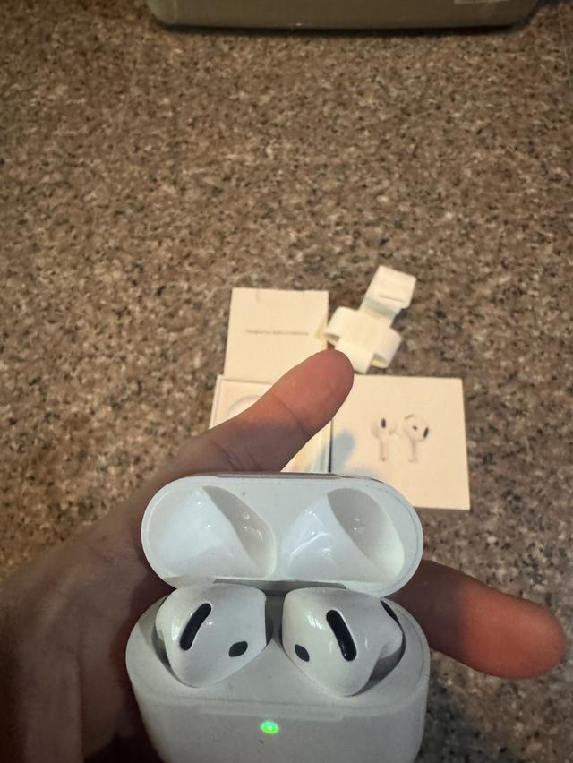 มาอีกแล้วที่ถามหากันขายAir Pod Gen4 ของแท้ ยกกล่องใช้งานดีทุกๆฟังชั่น ขายราคา 2990 บาท เบอติดต่อ 0946911772 นัดรับ: หลังราม สนามกีฬาราชมังคลา รูปย่อยที่ 3