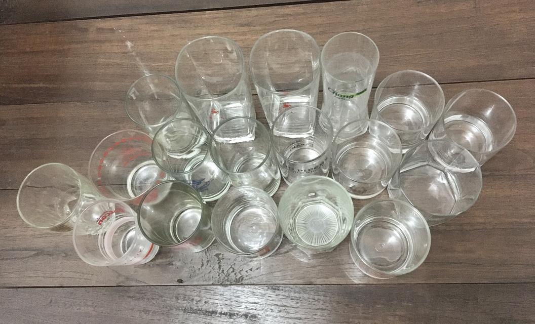 แก้วสะสมเก่าเก็บ รวม 18 ใบ แก้วที่ระลึกหลายแบบหลายยี่ห้อน่าสะสม