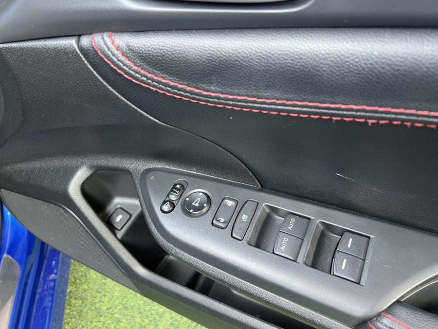  Honda Civic 1.8 FC E i-VTEC  6