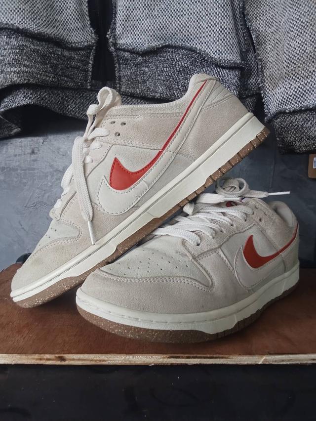 รองเท้าผ้าใบ nike ยาว 26 cm. ใส่เบอร์ 41 ลงได้พอดี งานมือสอง หนังกลับ