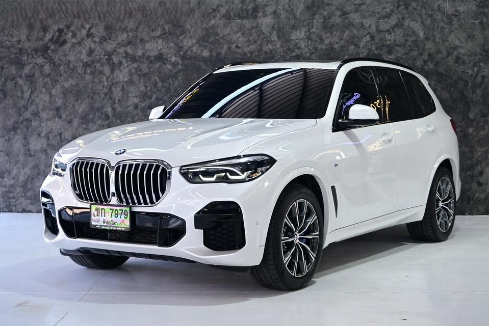 (แจ้งรหัสรถ JRS7979) BMW X5 xDrive30d M Sport สีขาว ปี 2023