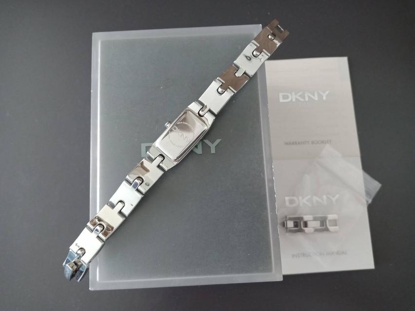 นาฬิกาผู้หญิง DKNY ของแท้100% พร้อมกล่องสแตนเลส สตีล สีเงิน มิอสอง สภาพดี