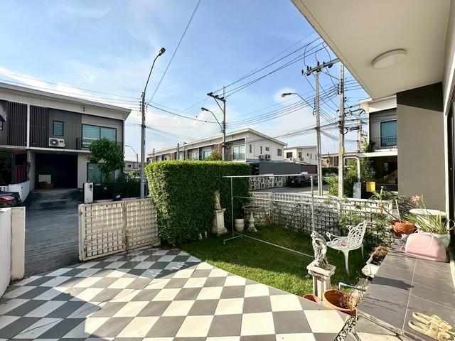 ให้เช่า! บ้านเปล่าทาวน์เฮ้าส์ 2 ชั้น หลังมุม ม.คอนเนค 43 วงแหวน–รามอินทรา 2