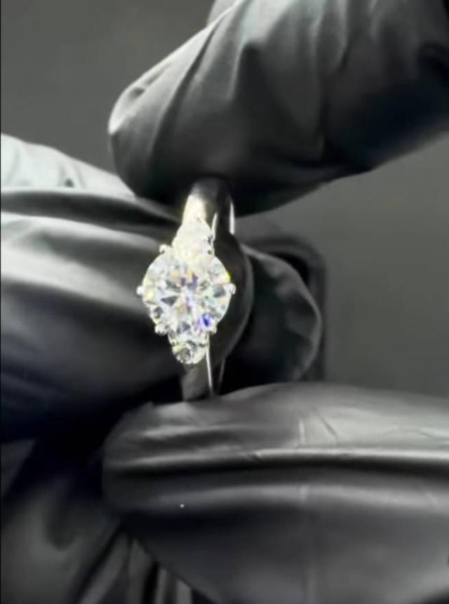 แหวนเพชร เพชรเรียบหรู เพชรงามๆ เพชรแท้ ขนาดกำลังดีใส่ได้ทุกวัน -ปุอามี่ Diamond Lap Rama2 (083-2469526) 4