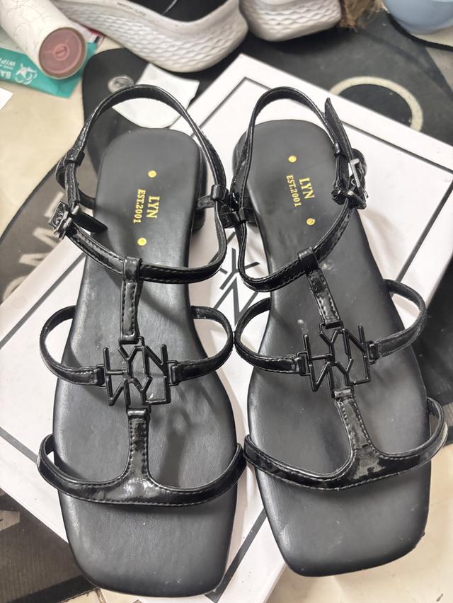 รองเท้าผู้หญิง แบรนด์LYN