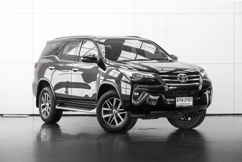 2020 TOYOTA FORTUNER 2.4 V 2WD SUV สีดำ เลขไมล์ 85055 กม.