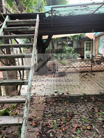 ขายที่ดินแปลงมุม 74 ตารางวาพร้อมสิ่งปลูกสร้างย่านเสรีไทย81 สวนสยามทาวน์เฮ้าส์ชั้นเดียว 2 หลัง มี 2 โฉนดแบ่งขายได้ 42 ตร.ว. และ 32 ตร.ว. 5