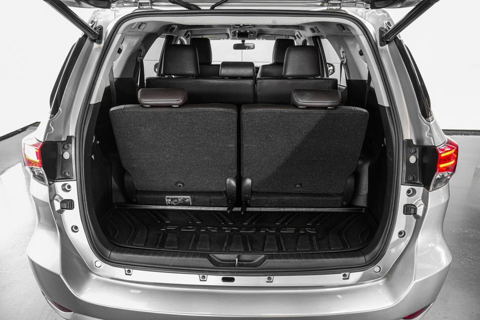 2018 TOYOTA FORTUNER 2.4 V 4WD สีเทา ไมล์ 147768 กม.  7