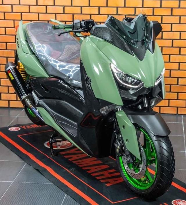 Yamaha Xmax สีเขียว ดำ 2