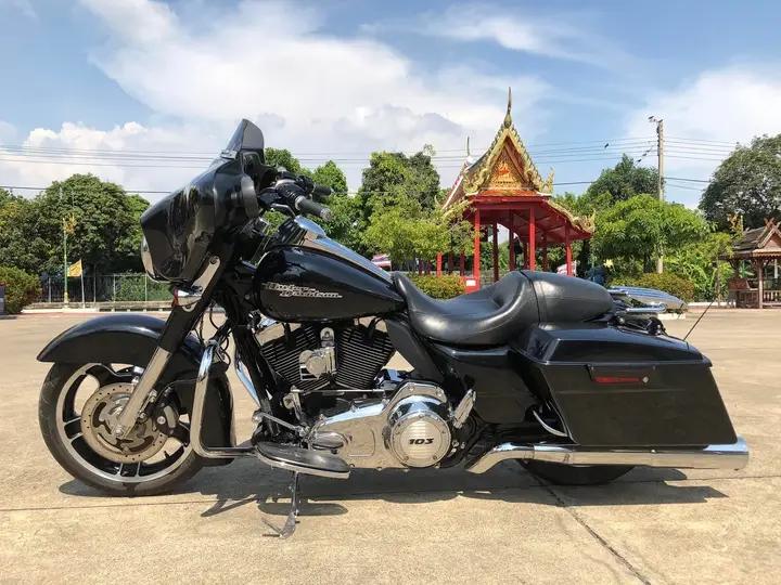 รถบ้านราคาเบาๆ Harley Davidson Street Glide 2