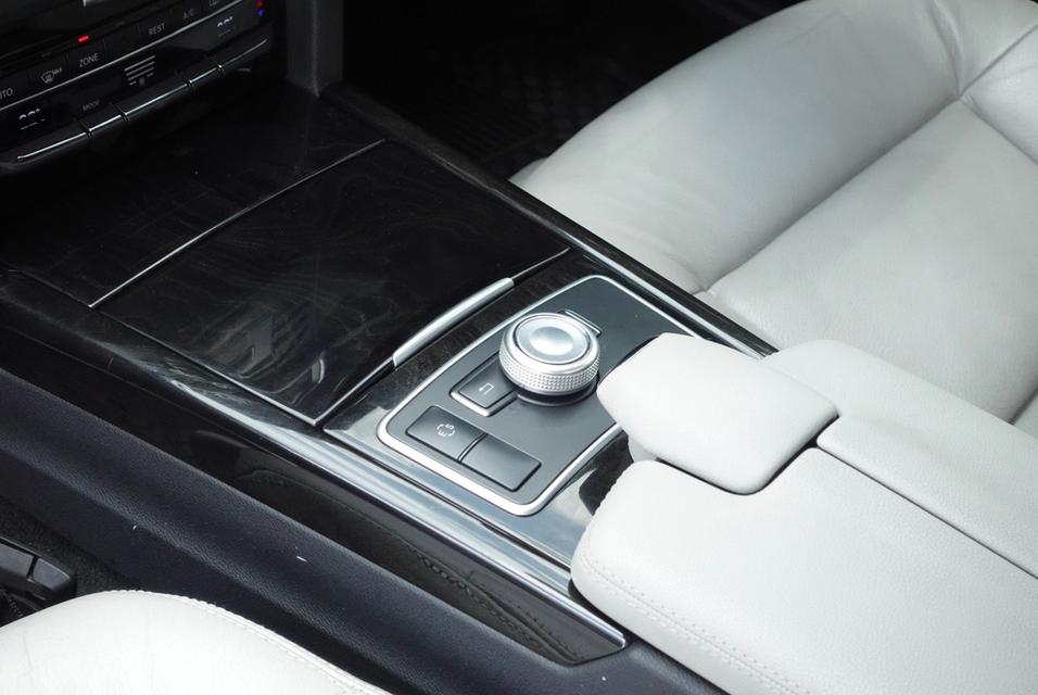 MERCEDES BENZ E250 CGI 1.8 Avantgarde (W212) ปี2012/2013 10