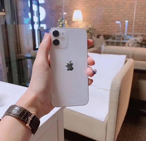 iphone 12 mini สีขาว 1