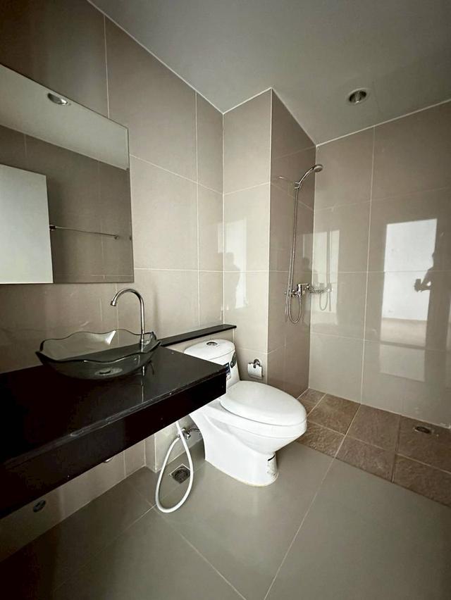 Twin Tower​  Pattaya​Jomtien​  For rent  1 bedroom  1 bathroom  Size 25 sqm.  Building A, Floor 21 Fully furnished  new set .  Rent 11,000 baht/Mont 20