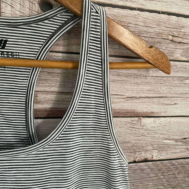 เสื้อกีฬาโยคะมือสอง สวย รูปที่ 3