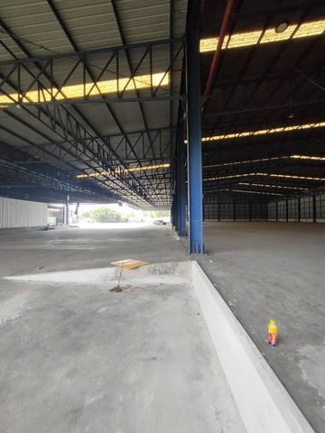 ให้เช่าโกดัง2,960 ตร.ม.ย่านถนนพระราม2ซอยบางกระดี่แสมดำบางขุนเทียน รถเทรลเลอร์ 40 ฟุต เข้าได้  มีลานจอดรถขนาดใหญ่ มีใบรง.4   4