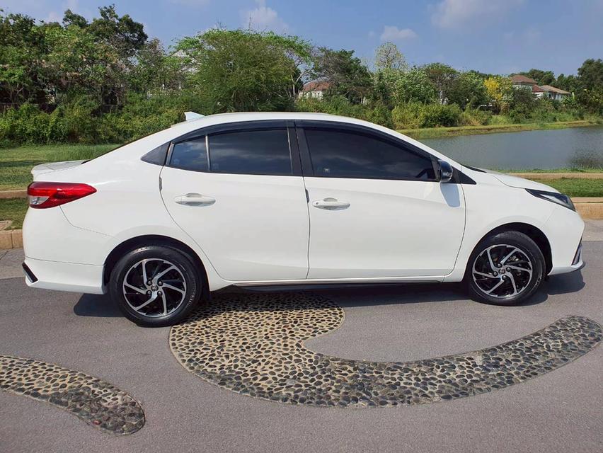 Toyota Yaris Ativ sport 2022 สีขาว รูปที่ 4